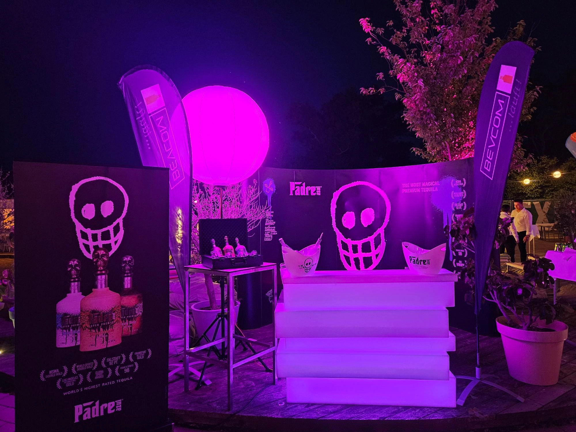 Eventbeleuchtung mit aufblasbarem LED-Ballonturm