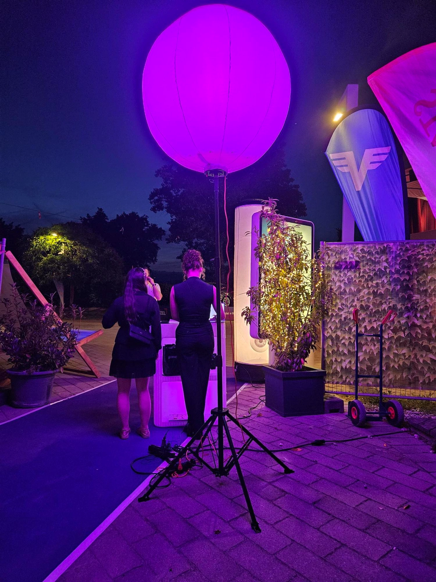 Bunter sozialer LED-Ballon-Lichtturm